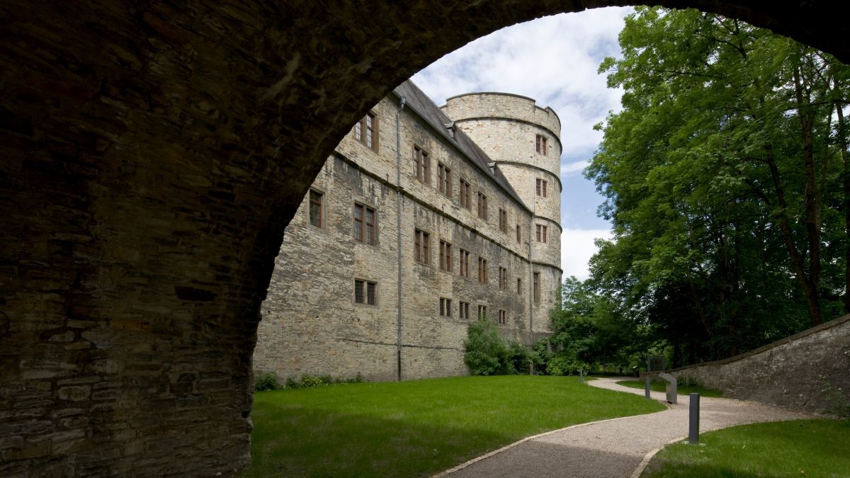 Weg durch die Gräfte zum Nordturm der Wewelsburg